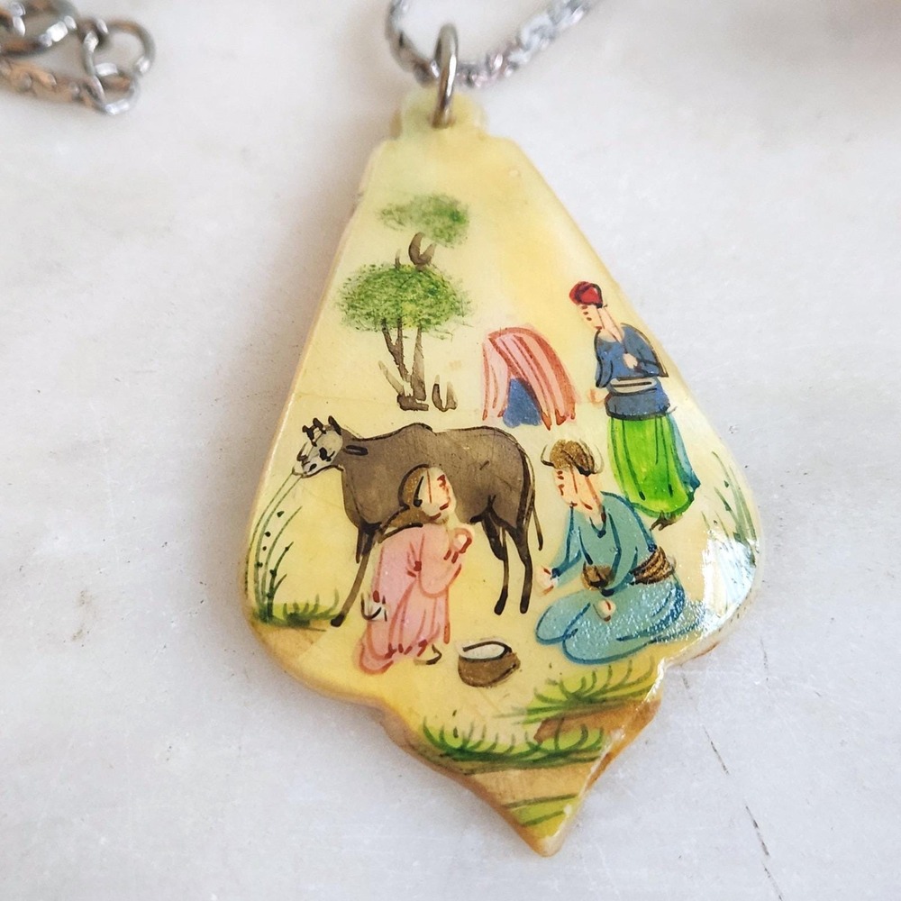 Vintage Mini Hand Painted Mother of Pearl Shell Necklace‎ Sterling Silver Chain